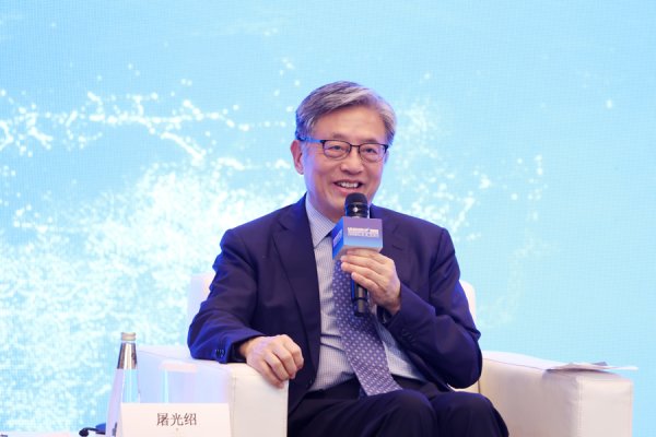 鼎冠配资 人工智能给金融行业带来效率提升，但在数据安全等方面面临的挑战也不容忽视